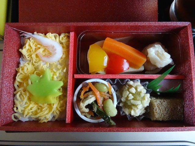 北陸新幹線グランクラス和軽食